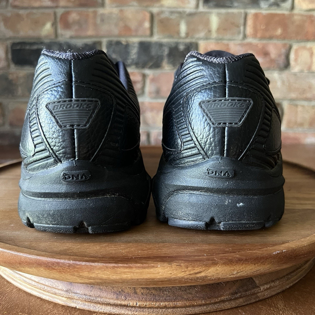 Brooks Addiction Walker 2 Women's 9 Black Leather Walking Sneaker Shoes