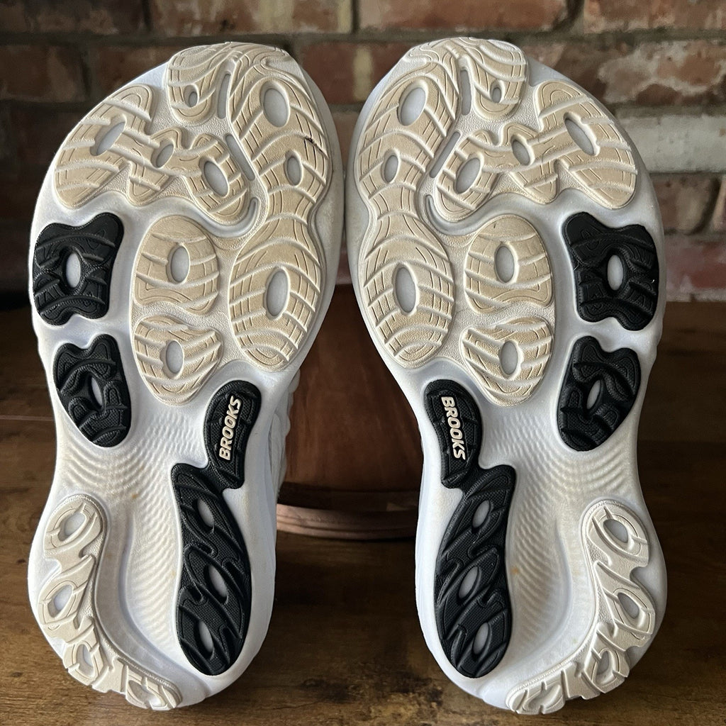 Brooks Adrenaline GTS 25 Supportive Max Cushion Womens 8 White Running Shoes
