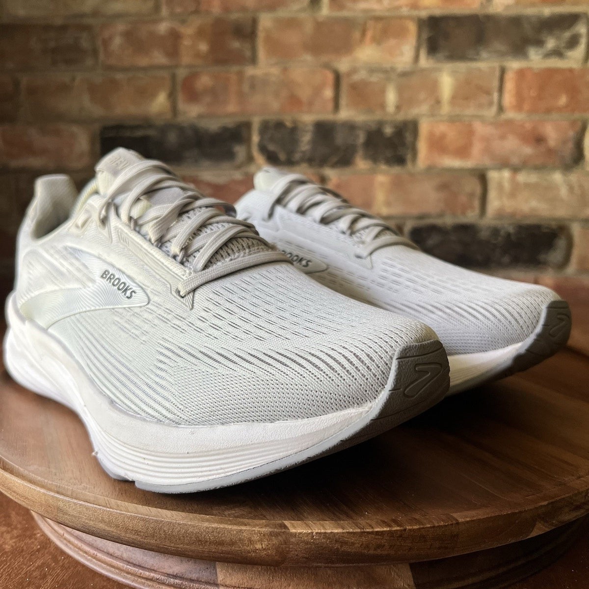 Brooks Revel 8 Women's 9.5 Running Oyster Mushroom Alloy Silver Sneakers Shoes