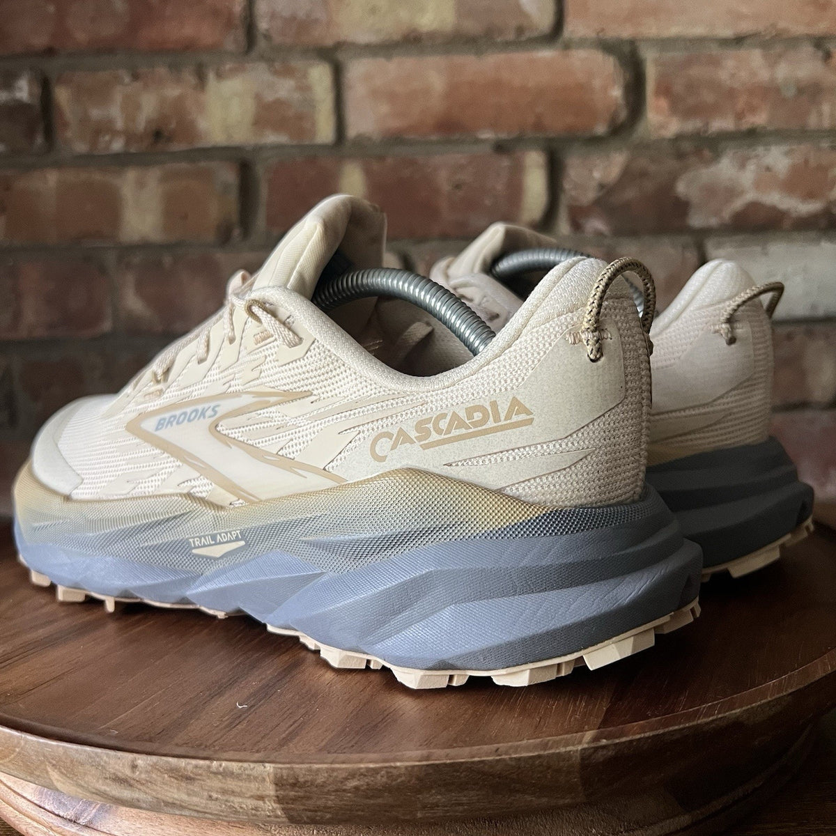 Brooks Cascadia 19 Tan Neural Balanced Cushion Trail Womens 8.5 Running Shoes