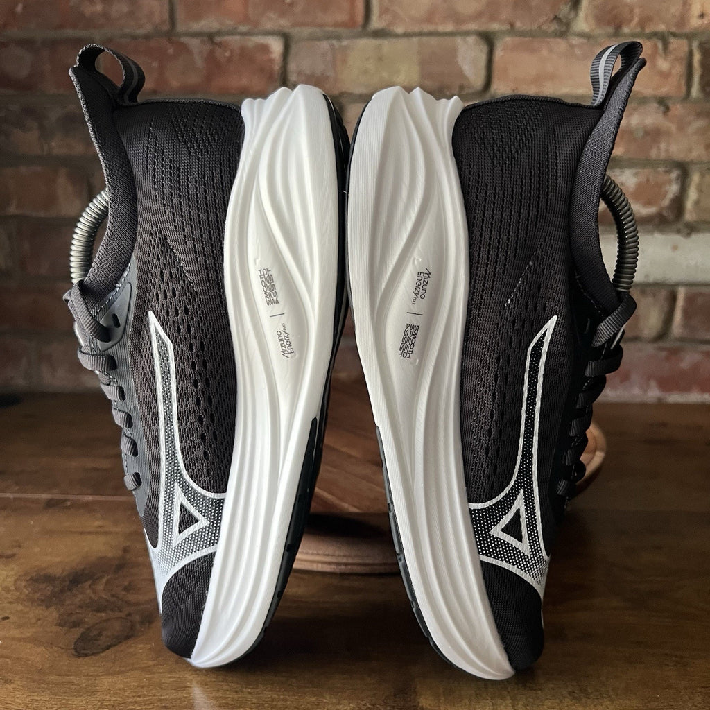 Mizuno Neo Zen Womens Size 7 Black Max Cushion Running Shoes Sneakers