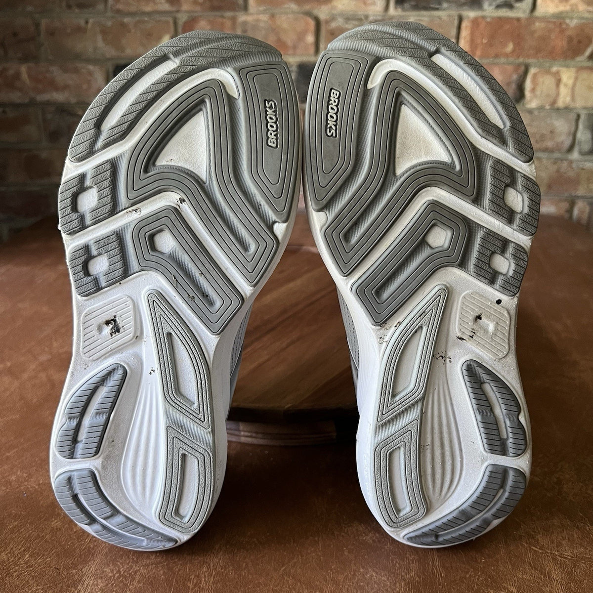 Brooks Revel 8 Women's 9.5 Running Oyster Mushroom Alloy Silver Sneakers Shoes