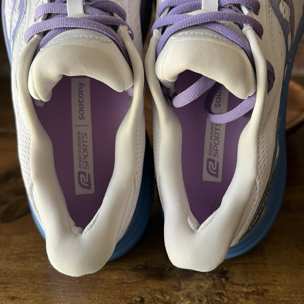 Saucony Triumph 24 Women's Size 7 Blue Max Cushioned Running Shoes Sneakers