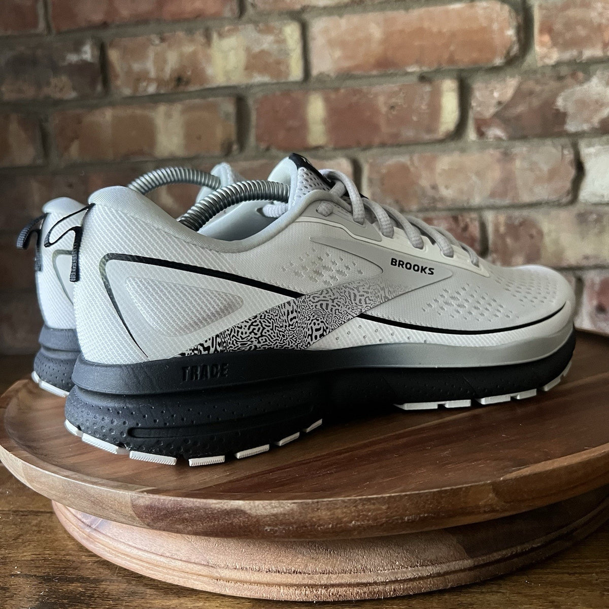 Brooks Trace 3 Womens 8.5 White Black White Neutral Balanced Cushion Shoes