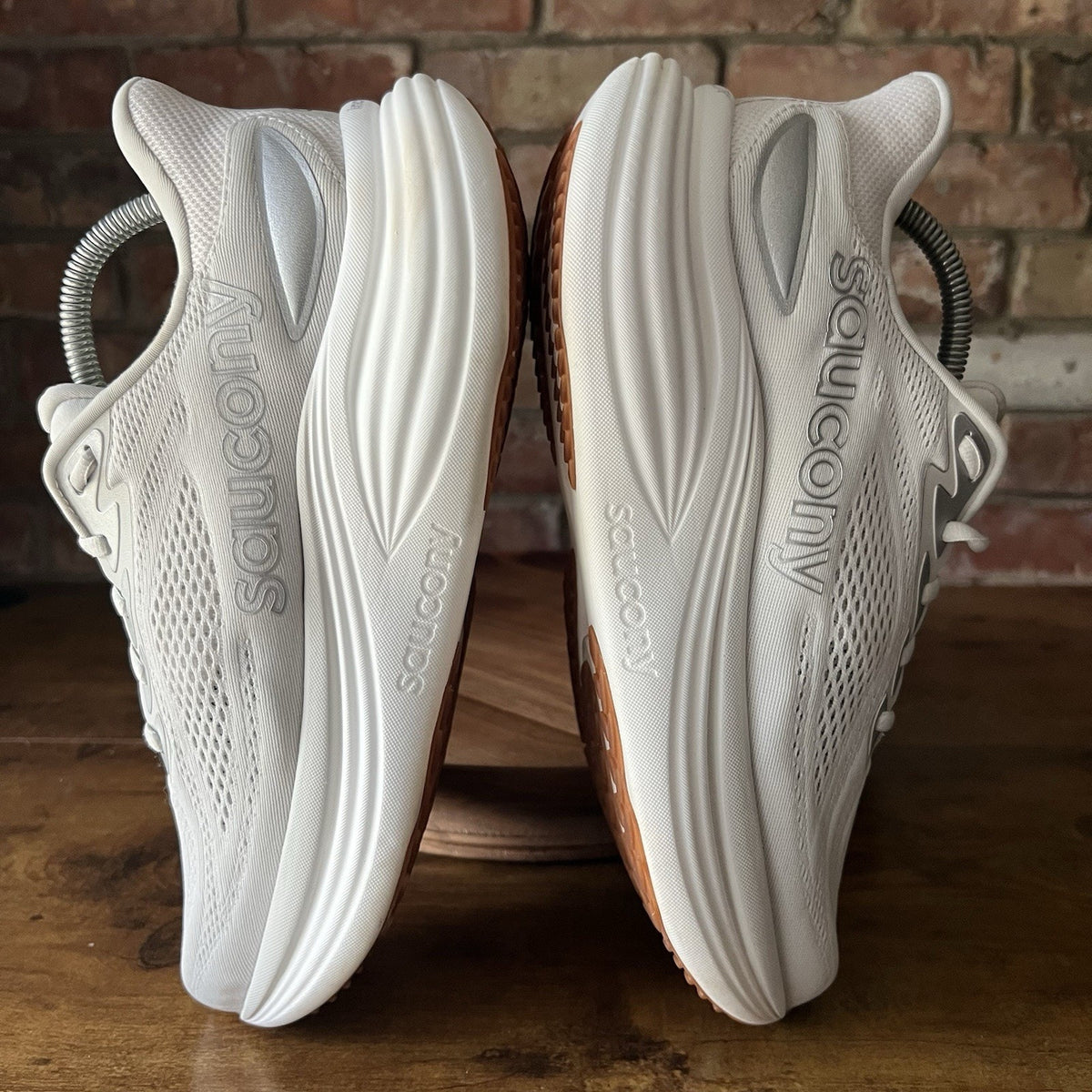Saucony Triumph 24 Women's 9 Wide Gray White Max Cushion Running Shoes Sneakers