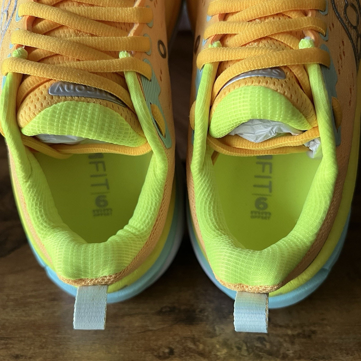 Saucony Hurricane 25 Stability Max Cushion Sunrise Citron Running Shoes Womens 5