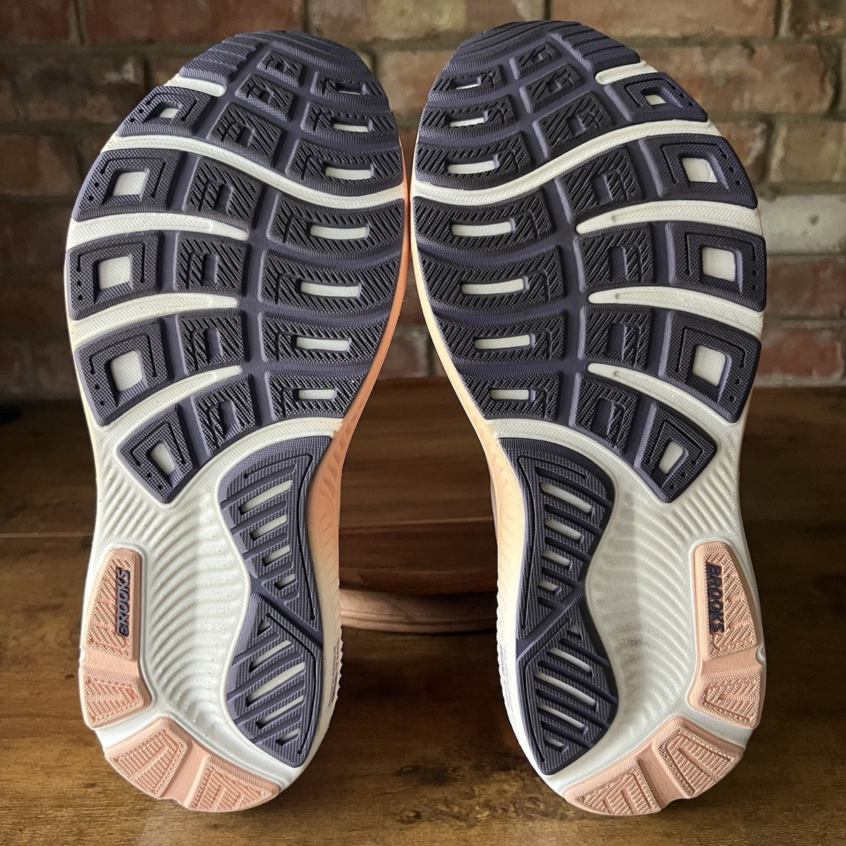 Brooks Ghost 18 Neutral Balanced Cushion Running Peach Coconut Shoes Size 11.5