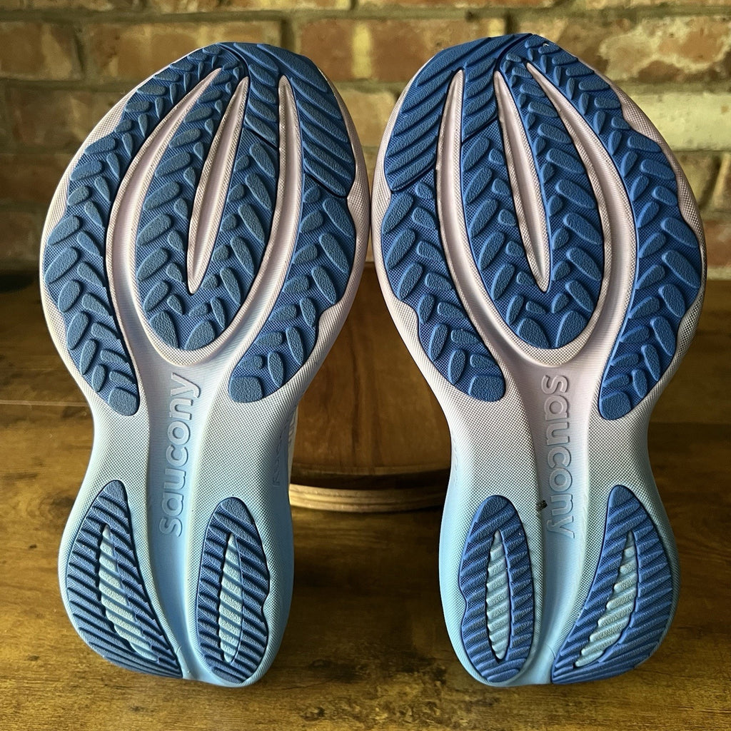 Saucony Triumph 24 Women's Size 7 Blue Max Cushioned Running Shoes Sneakers
