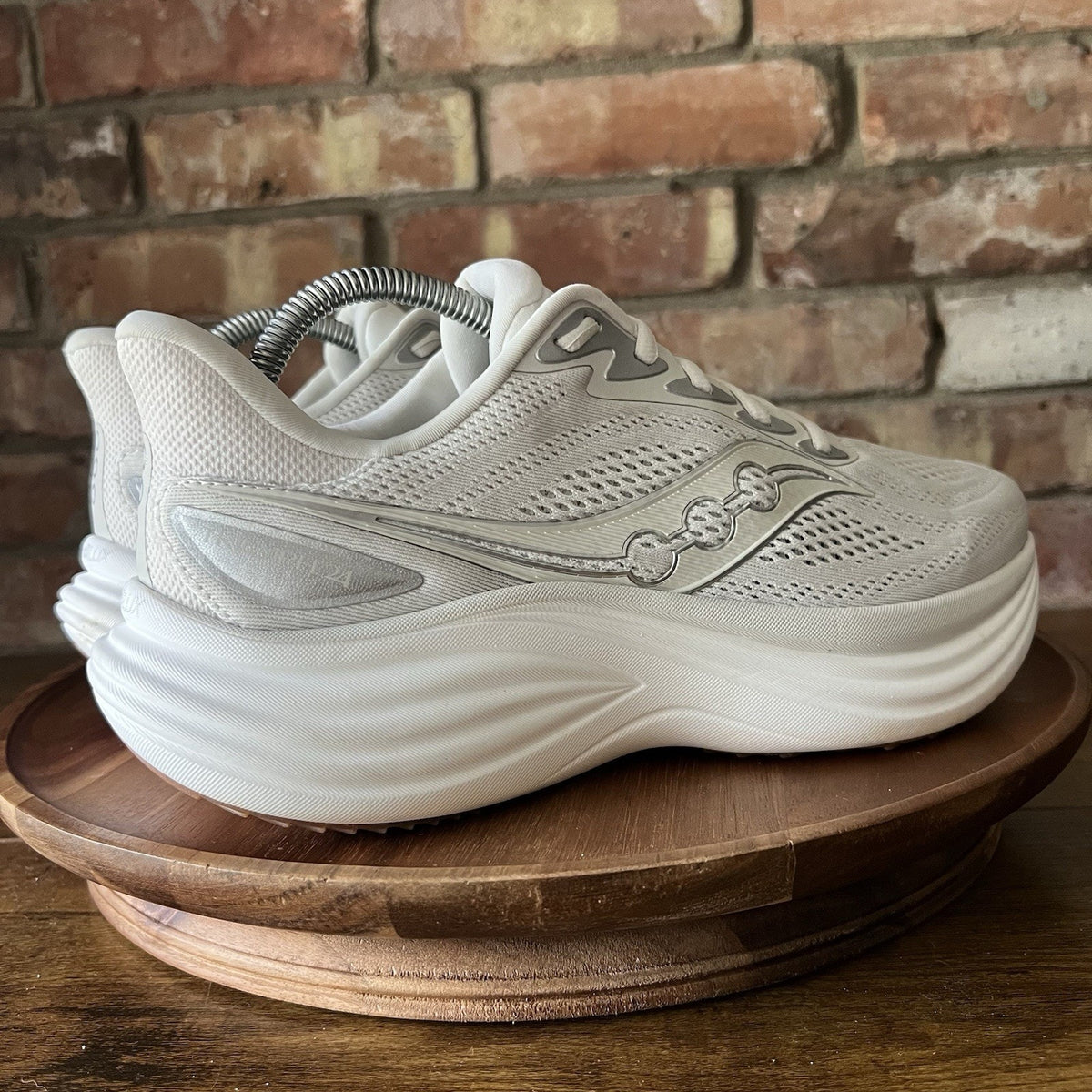 Saucony Triumph 24 Women's 9 Wide Gray White Max Cushion Running Shoes Sneakers