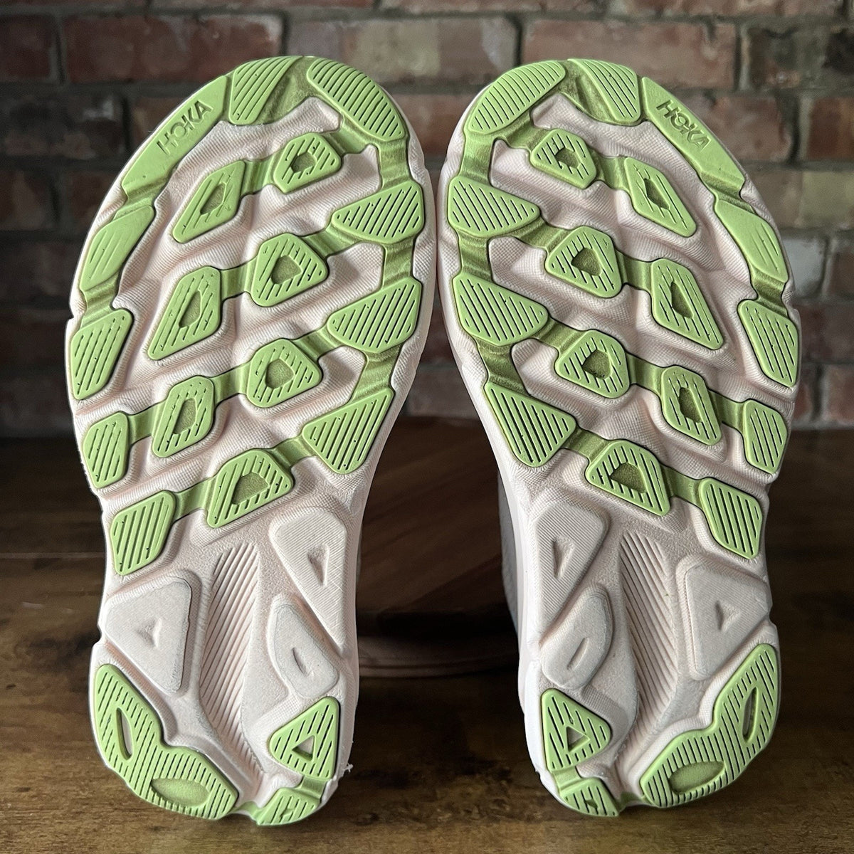 Hoka One One Clifton 9 Women's 7 Max Cushion Vanilla Running Shoes Sneakers