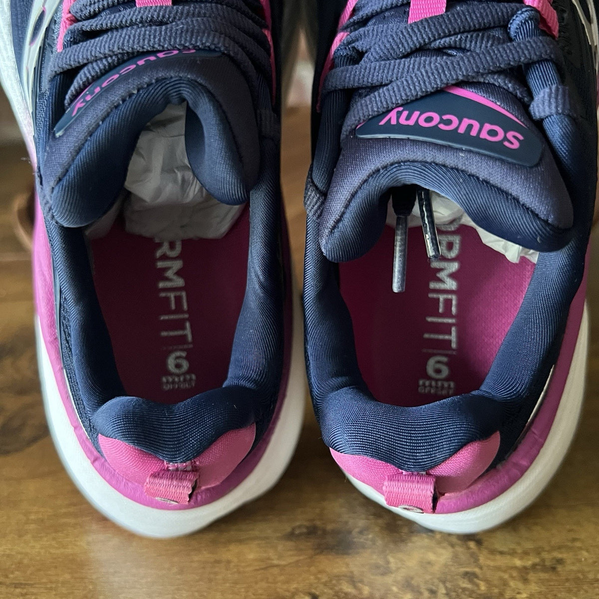 Saucony Hurricane 24 Stability Max Cushion Blue Pink Running Shoes Womens 5