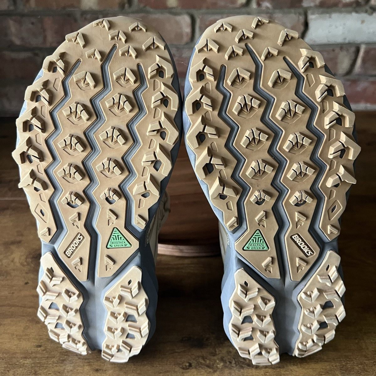 Brooks Cascadia 19 Tan Neural Balanced Cushion Trail Womens 8.5 Running Shoes