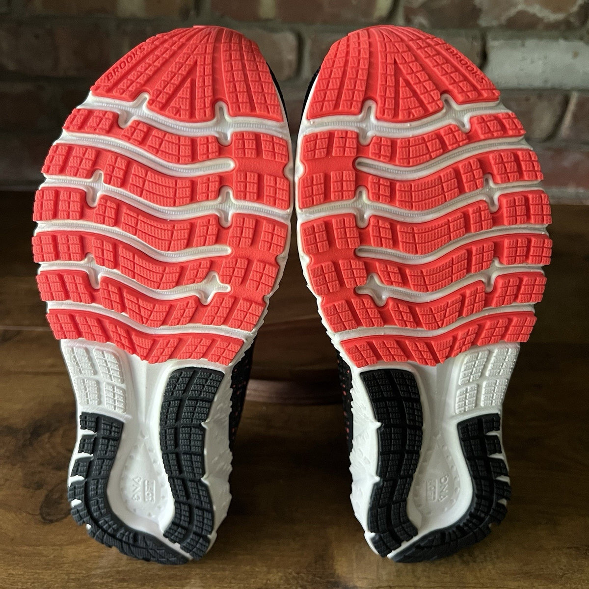 Brooks Glycerin 17 Cushion Black Fiery Coral Running Shoes Sneakers Womens 7 W