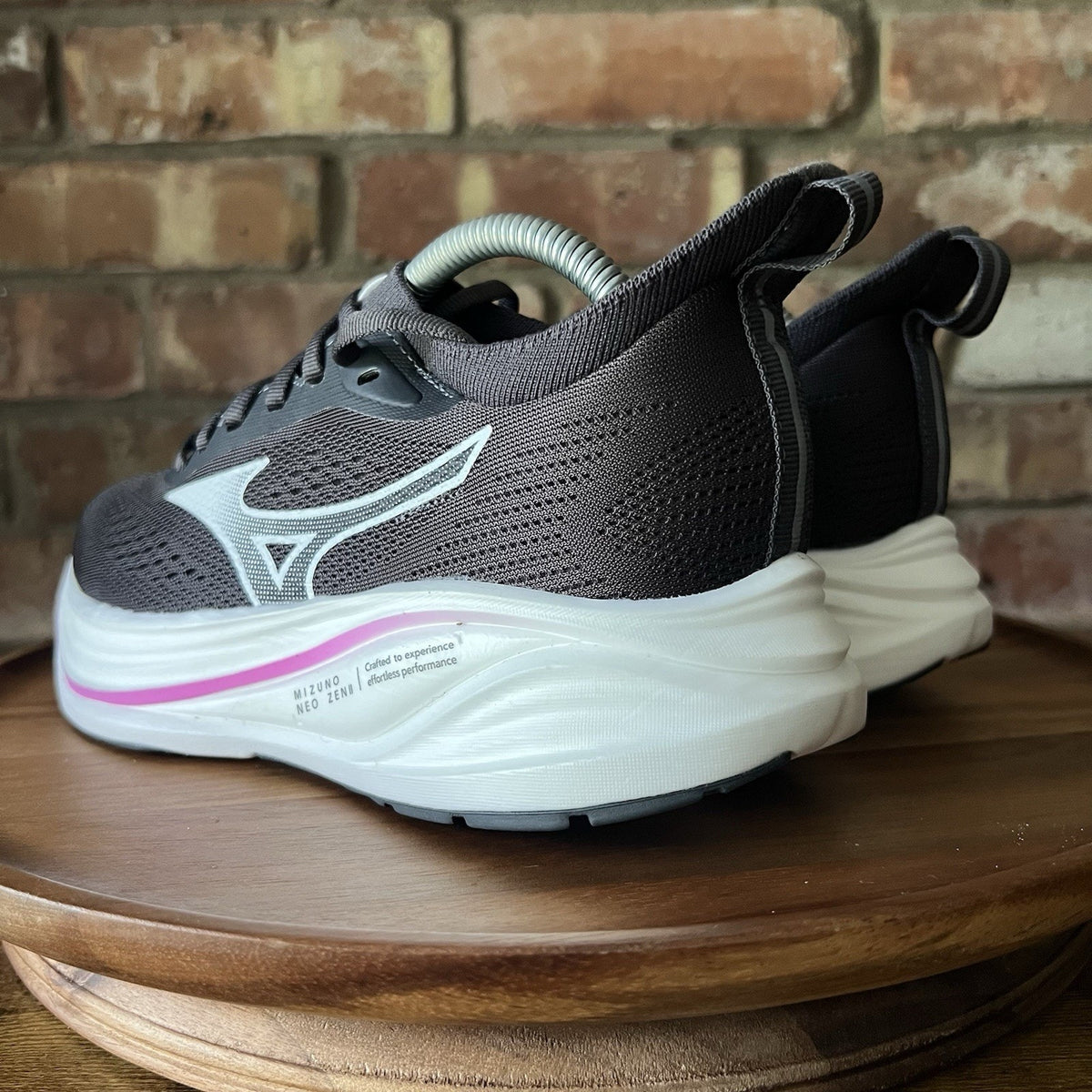 Mizuno Neo Zen Womens Size 7 Black Max Cushion Running Shoes Sneakers