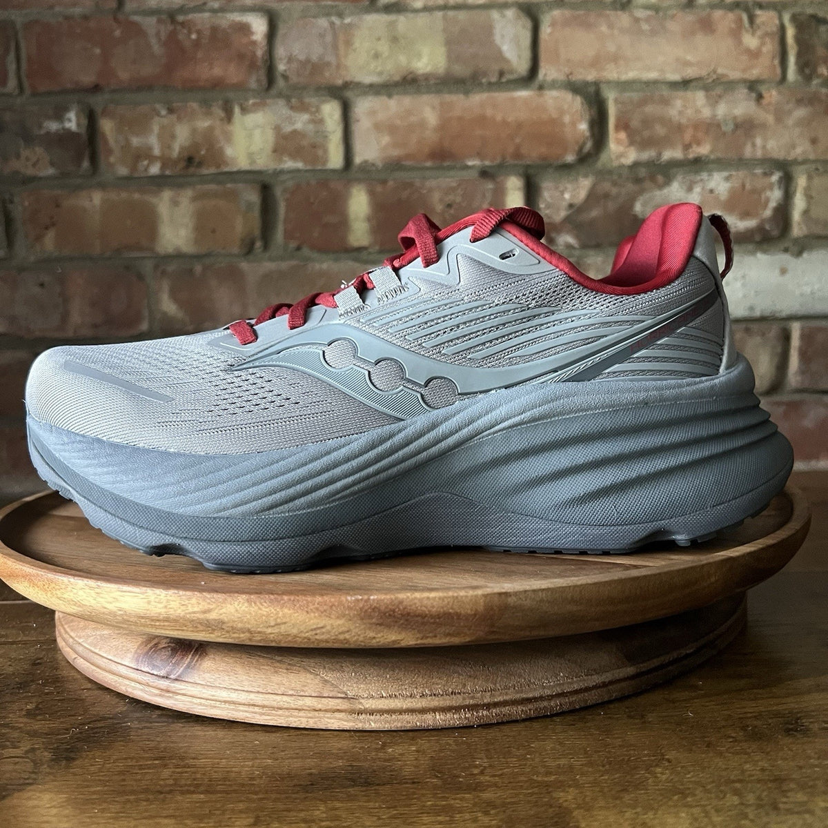 Saucony Hurricane 24 Max Cushion Stability Men's 7.5 Gray Crimson Running Shoes