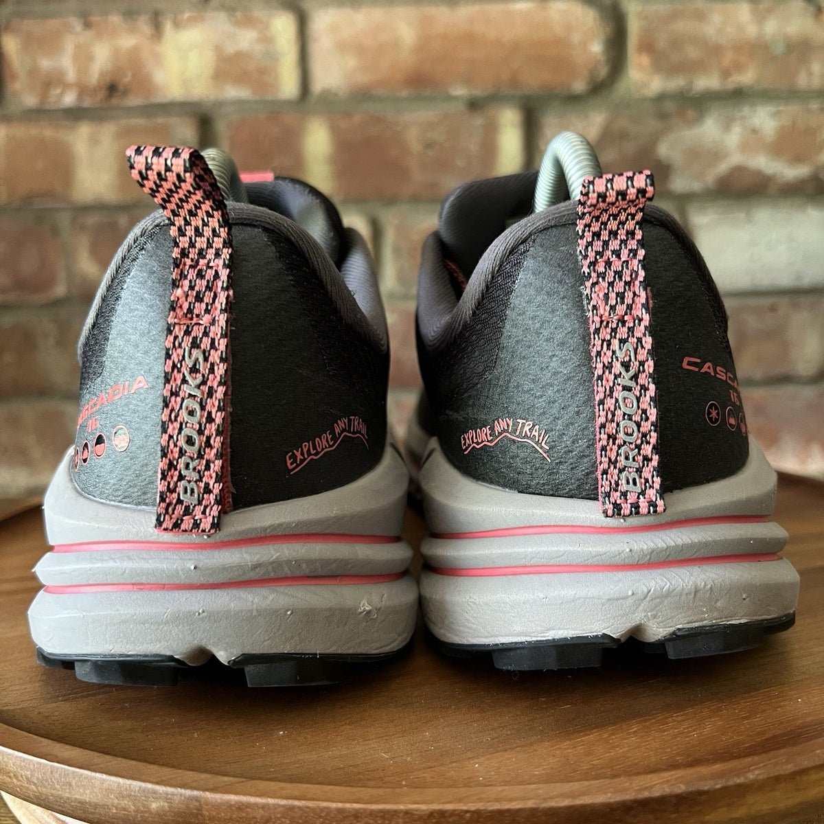 Brooks Women's Cascadia 16 GORE-TEX Trail Running Shoes Sneakers Women's 10