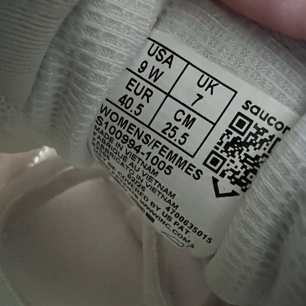 Saucony Triumph 24 Women's 9 Wide Gray White Max Cushion Running Shoes Sneakers
