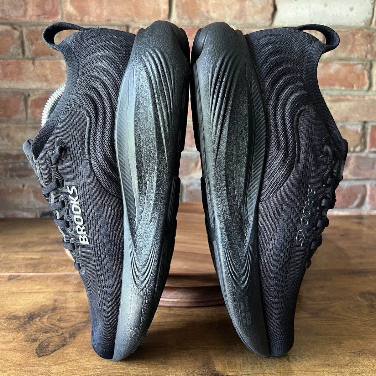 Brooks Adrenaline GTS 25 Black Supportive Women's 11 Running Shoes Sneakers