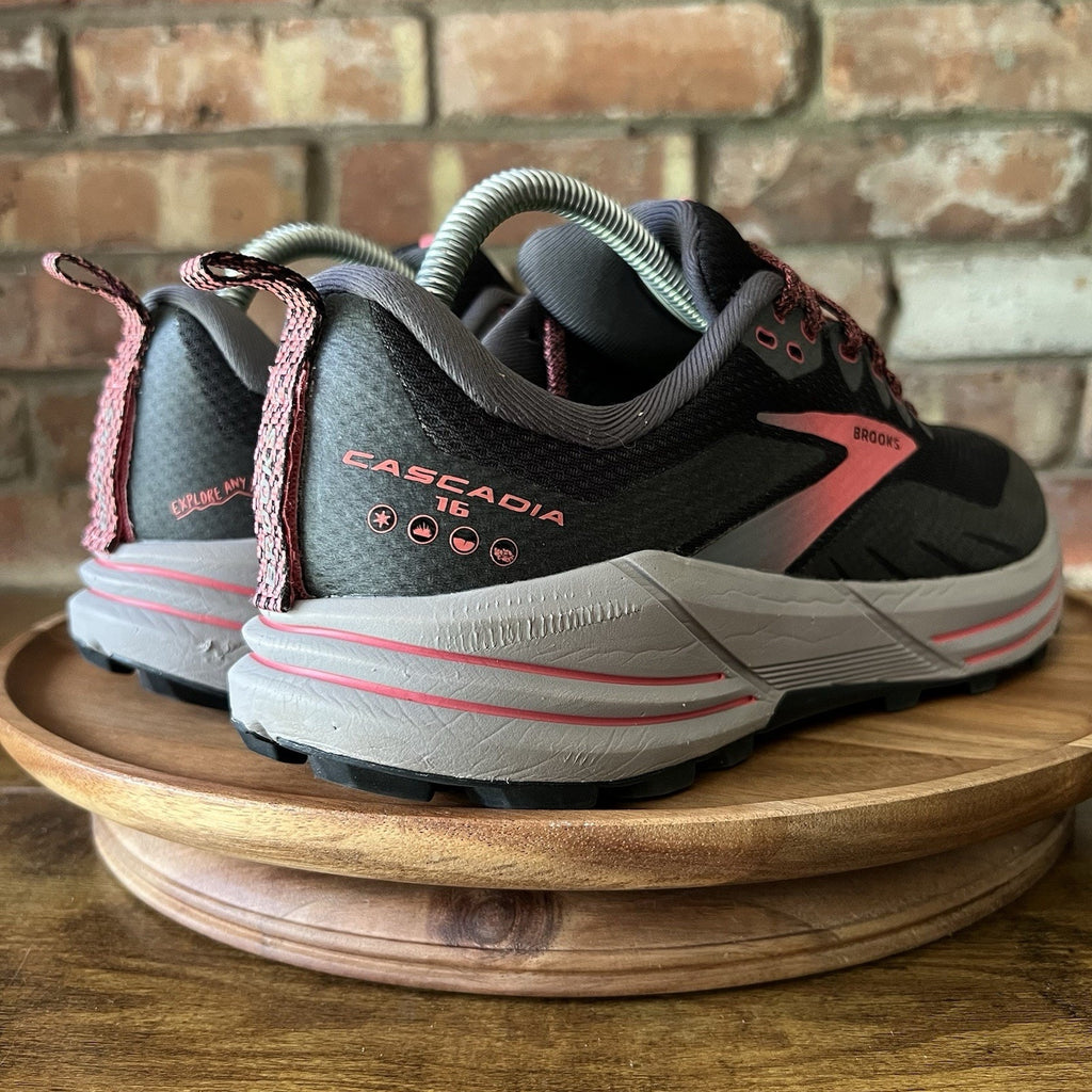 Brooks Women's Cascadia 16 GORE-TEX Trail Running Shoes Sneakers Women's 10