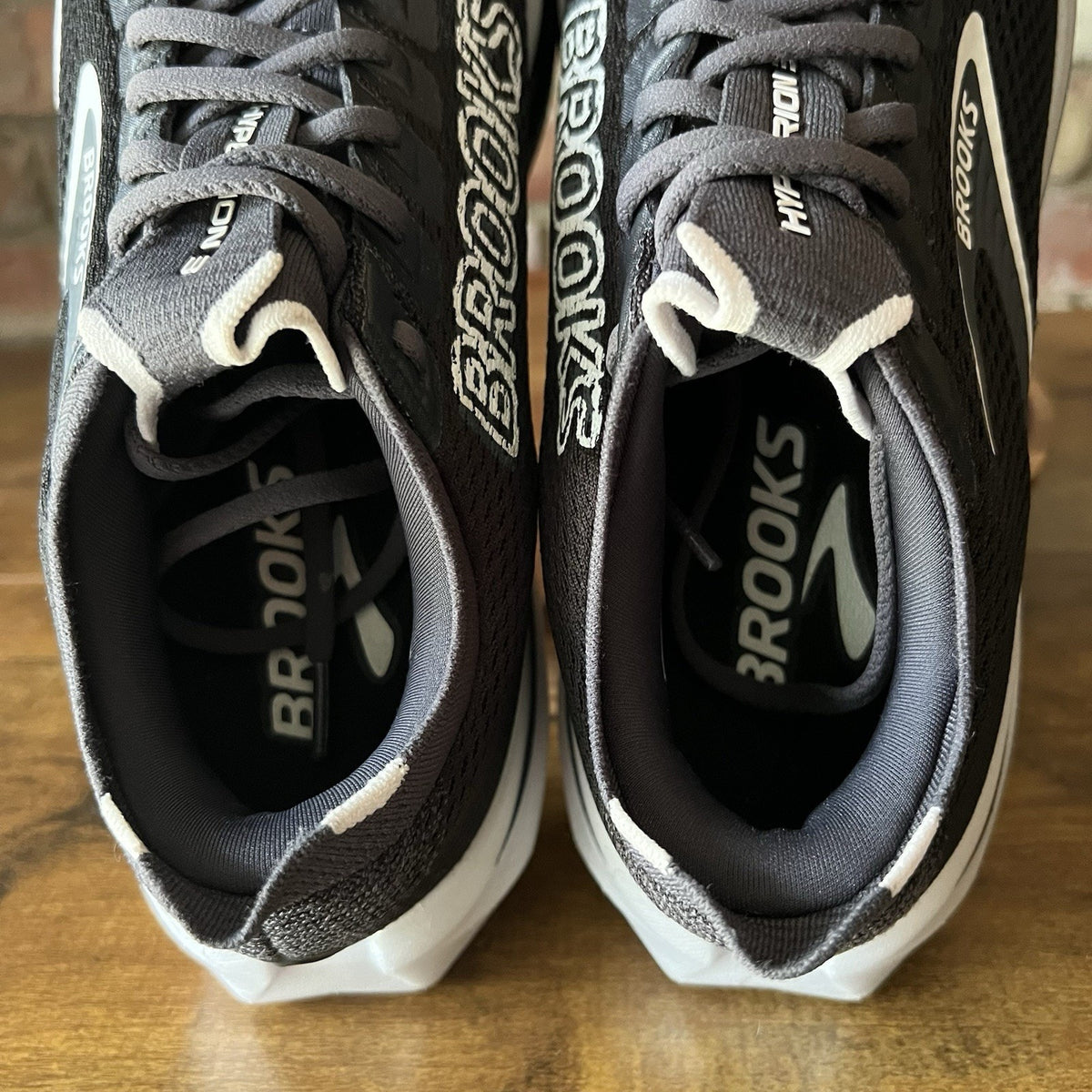 Brooks Hyperion 3 Women's 10 Black Balanced Cushioned Running Shoes Sneakers