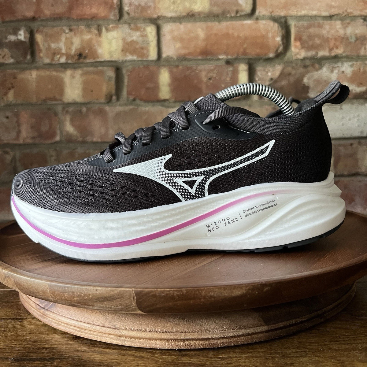 Mizuno Neo Zen Womens Size 7 Black Max Cushion Running Shoes Sneakers
