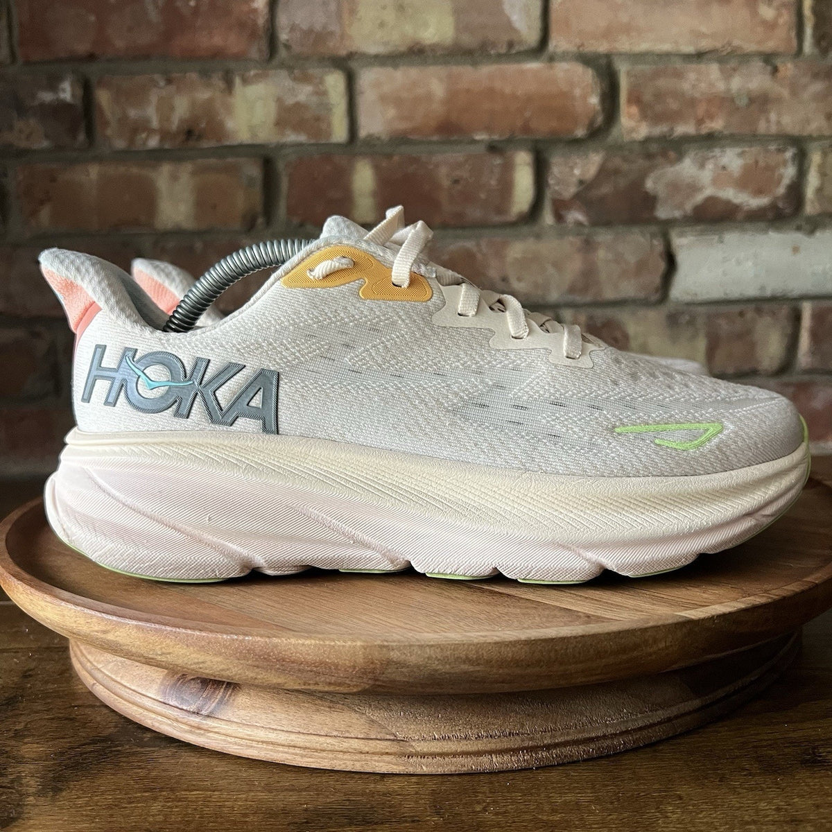 Hoka One One Clifton 9 Women's 7 Max Cushion Vanilla Running Shoes Sneakers