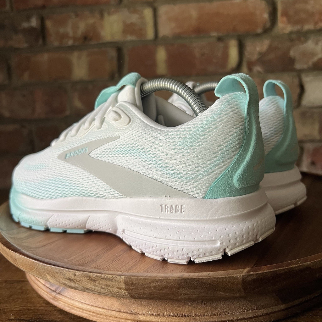 Brooks Trace 4 Bright White Aqua Neutral Cushion Trainer Running Women's 7 Shoe