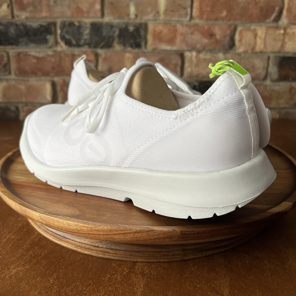 OOFOS Men's 9.5 OOmg Sport LS Low Recovery Supportive Cushion Knitted Shoe White