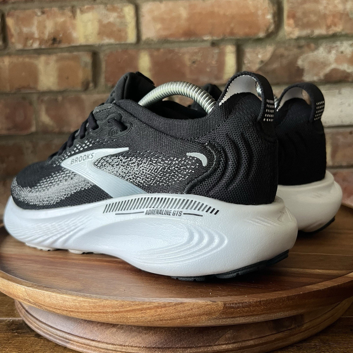 Brooks Adrenaline GTS 25 Supportive Mens 8 Black White Running Shoes Sneakers