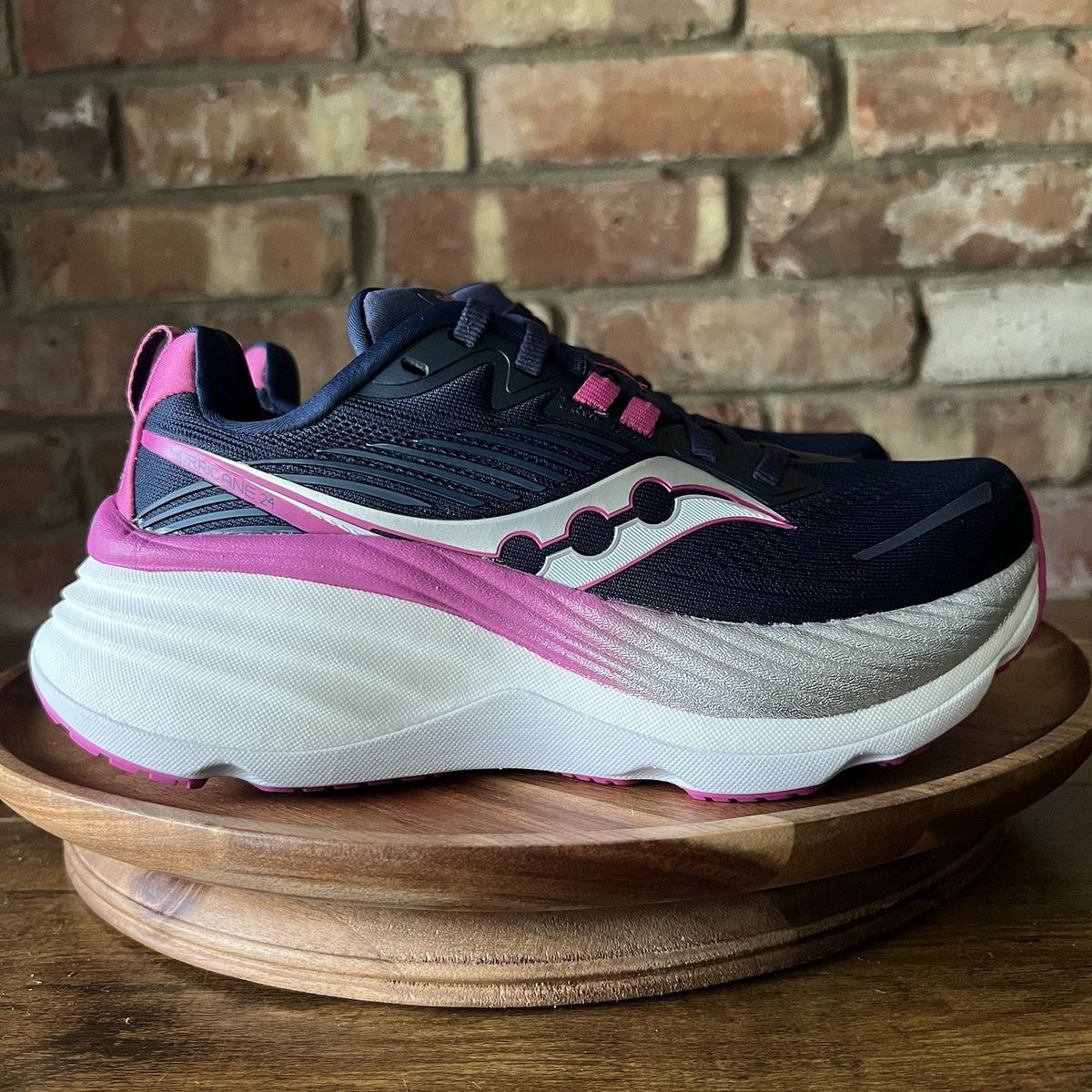 Saucony Hurricane 24 Stability Max Cushion Blue Pink Running Shoes Womens 5