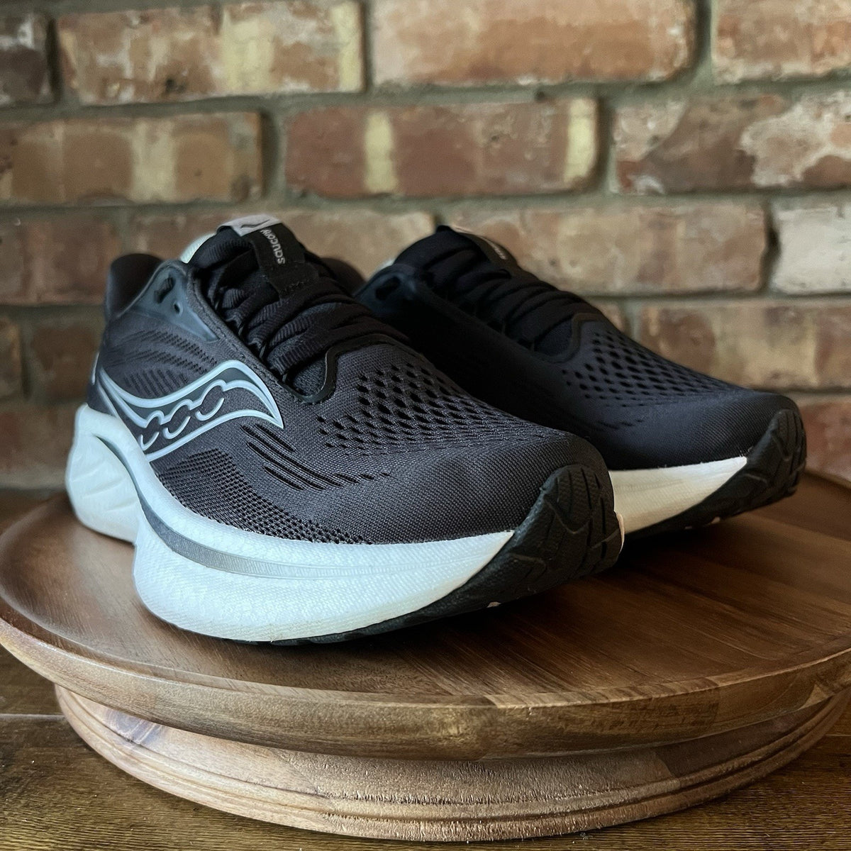 Saucony Ride 18 Women's 8 Plush Cushion Black Neutral Running Shoes Sneakers