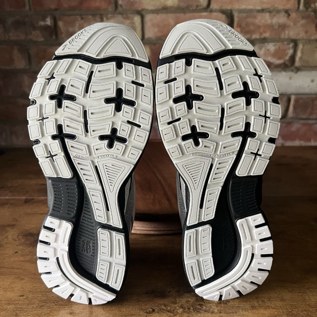 Brooks Trace 3 Womens 8.5 White Black White Neutral Balanced Cushion Shoes