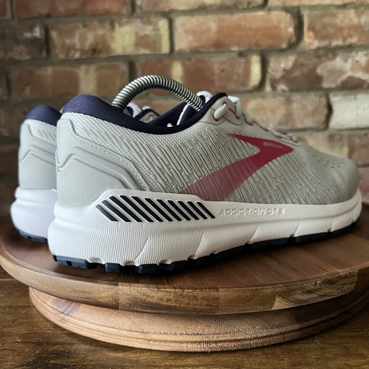 Brooks Addiction GTS 15 Supportive Balanced Running Womens 11 AA Gray Pink Shoes