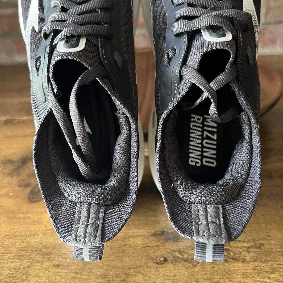Mizuno Neo Zen Womens Size 10 Black Max Cushion Running Shoes Sneakers