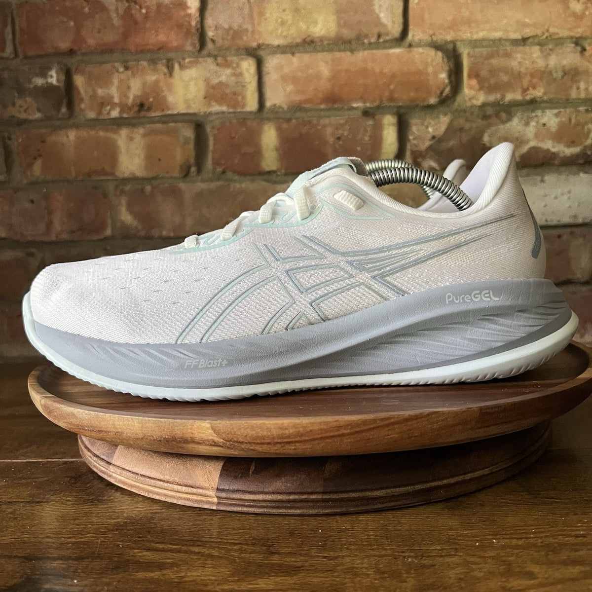 Asics Gel Cumulus 26 Mens 11 Gray White Max Cushioned Running Shoes Sneakers