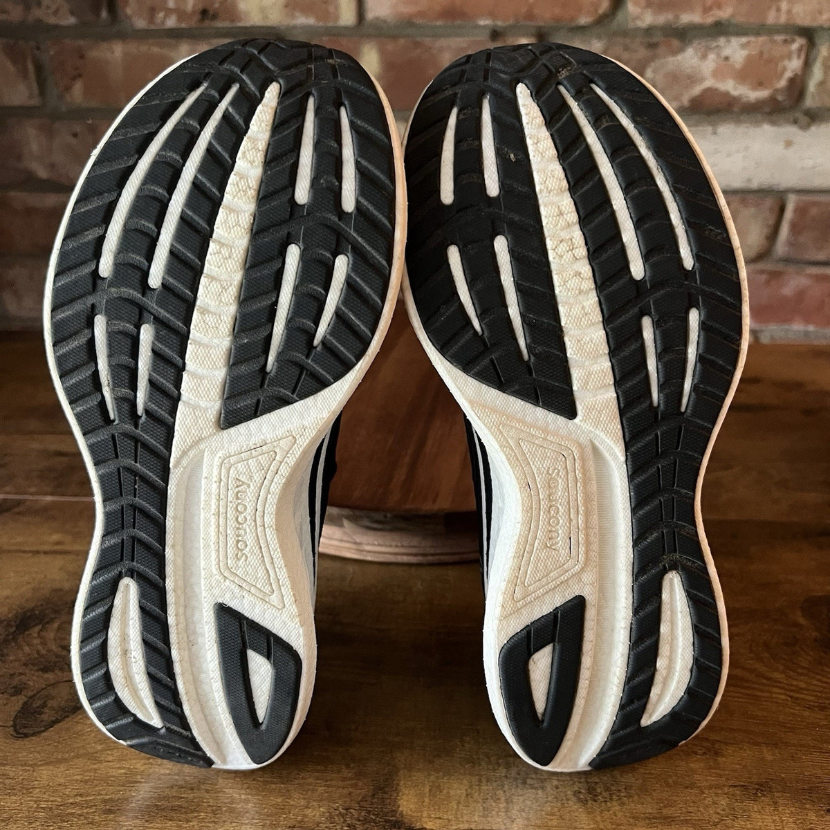 Saucony Ride 18 Women's 8 Plush Cushion Black Neutral Running Shoes Sneakers