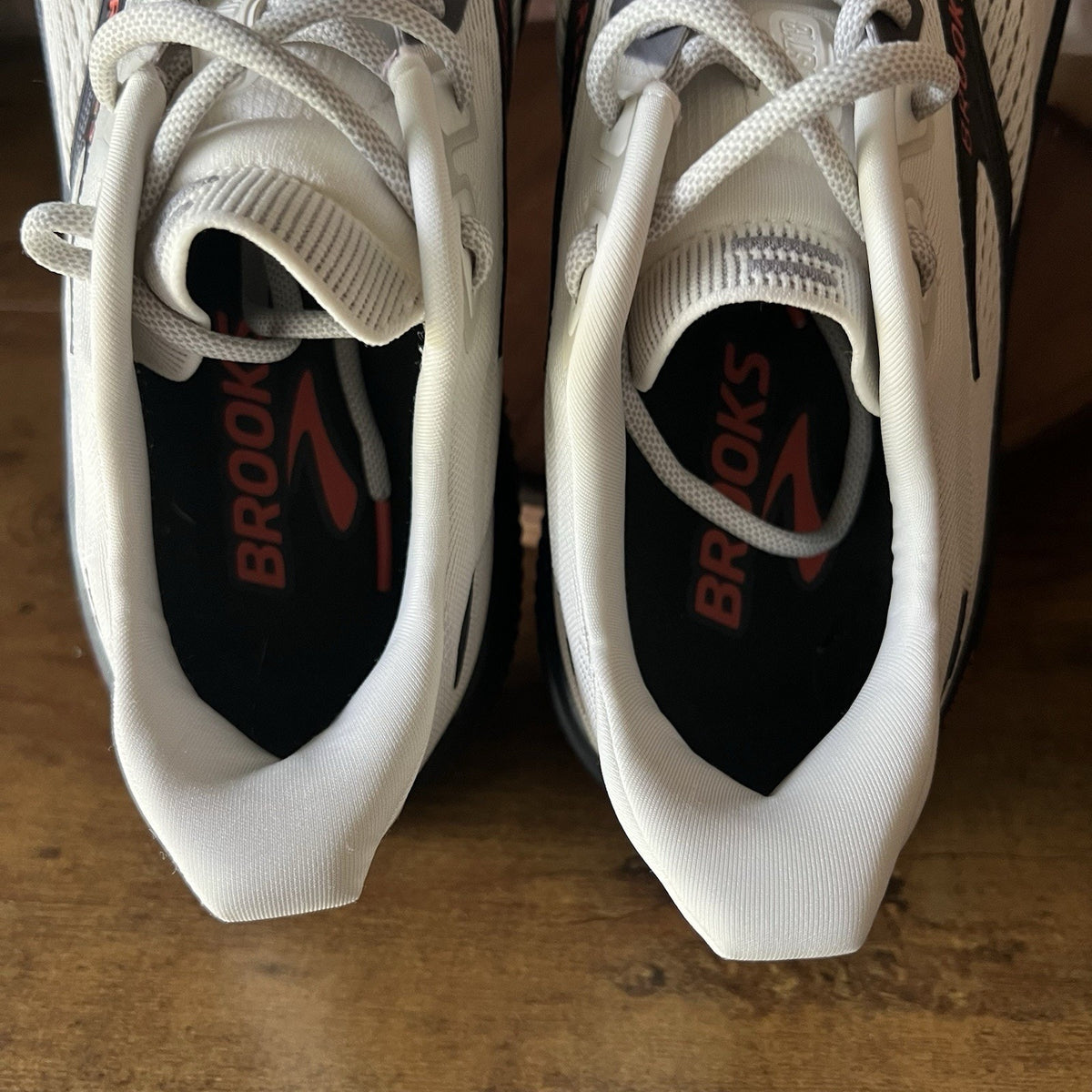 Brooks Ghost 18 Coconut Neutral Balanced Cushion Running Men's 9.5 2E Shoes