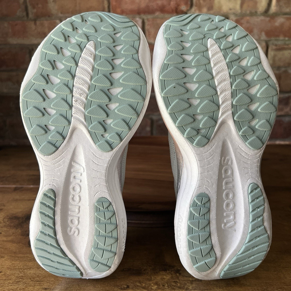 Saucony Ride 19 Women's 6 Wide Neutral PWRRUN Cushioned Running Shoes Sneakers
