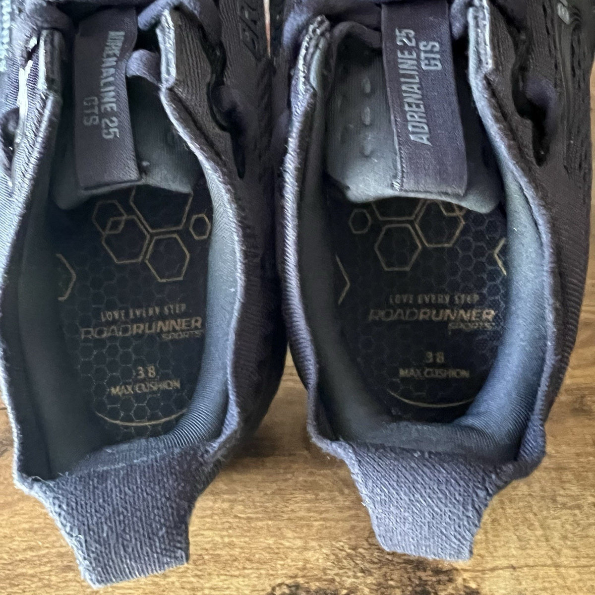 Brooks Adrenaline GTS 25 Supportive Black 8 Women Neutral Running Sneaker Shoes