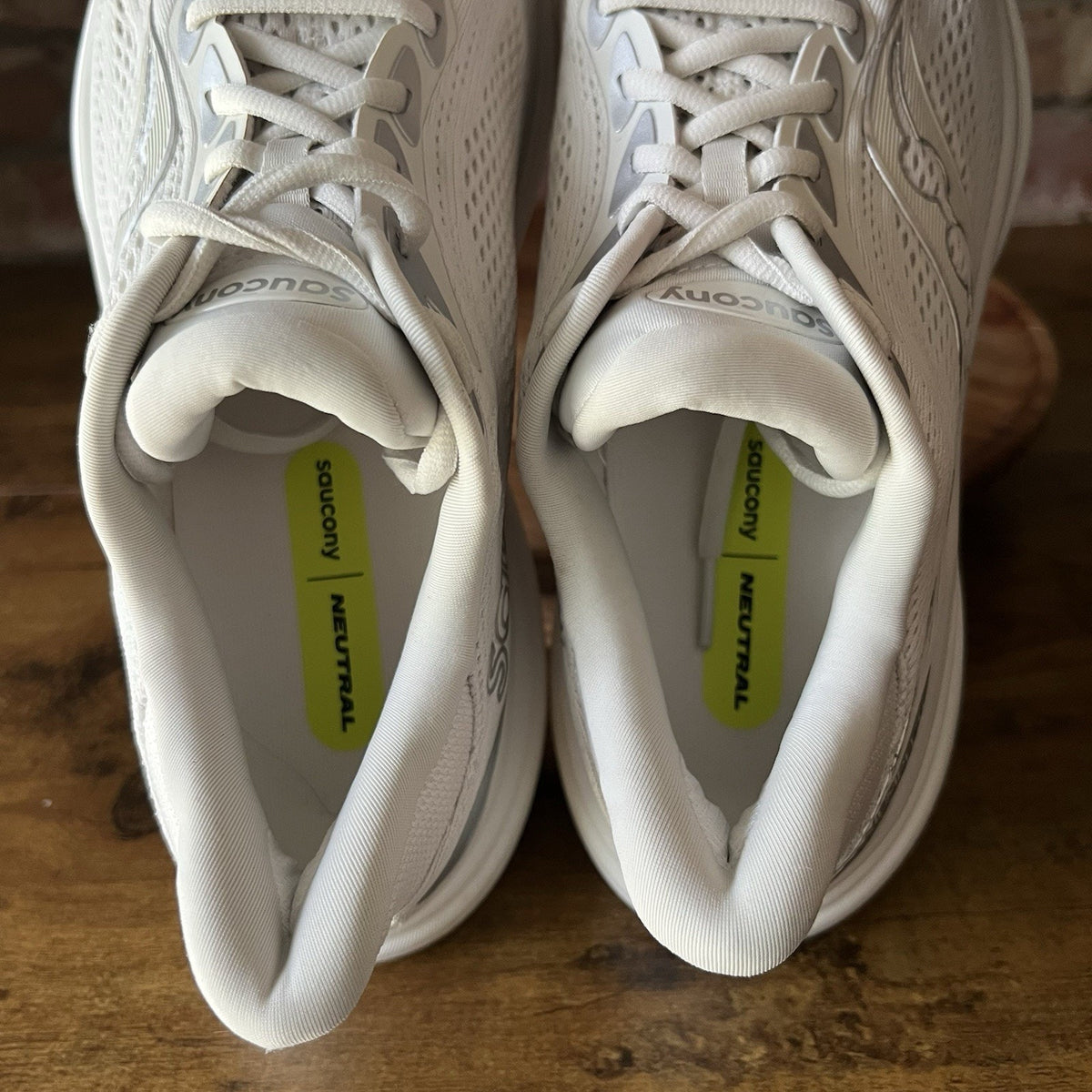 Saucony Triumph 24 Women's 9 Wide Gray White Max Cushion Running Shoes Sneakers
