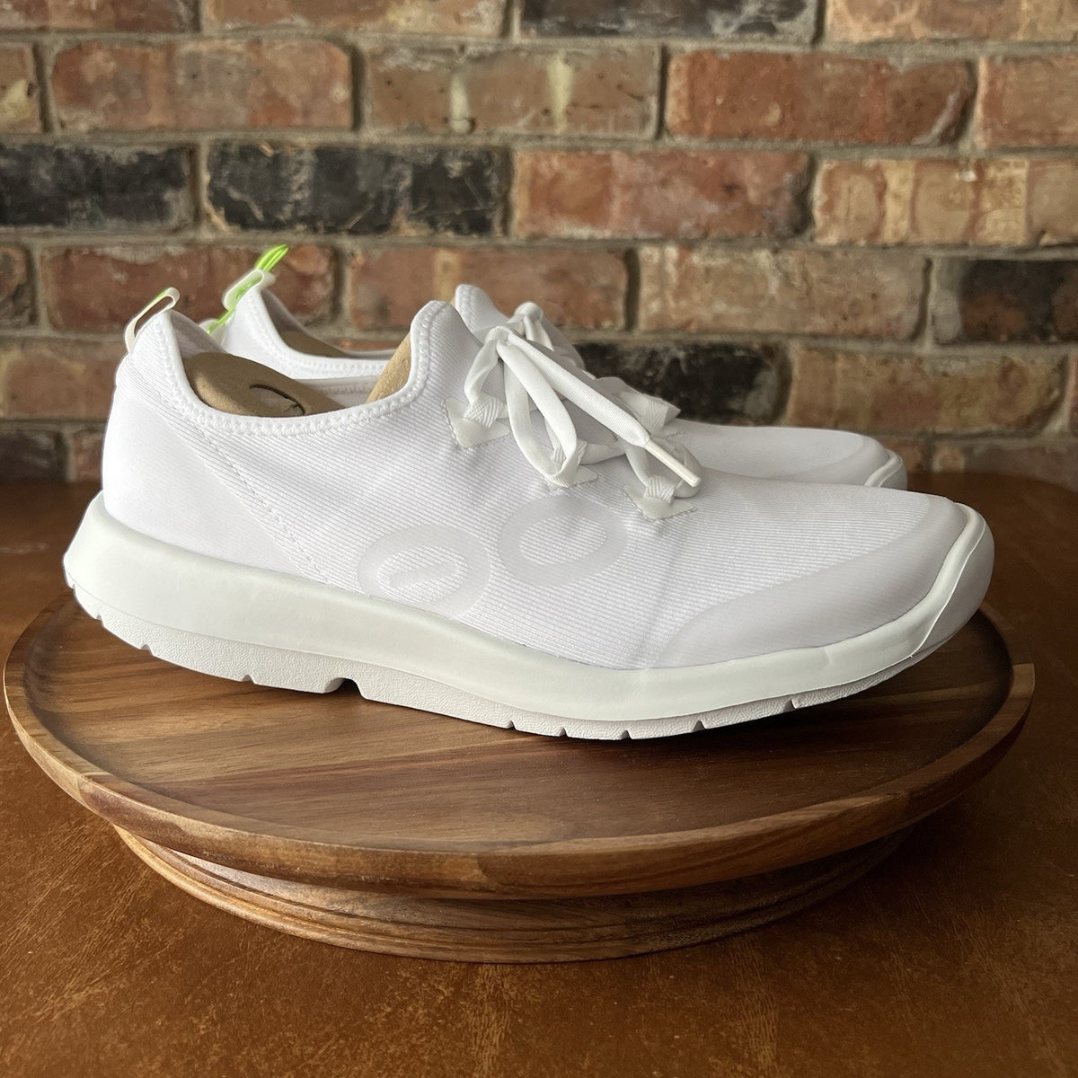 OOFOS Men's 9.5 OOmg Sport LS Low Recovery Supportive Cushion Knitted Shoe White