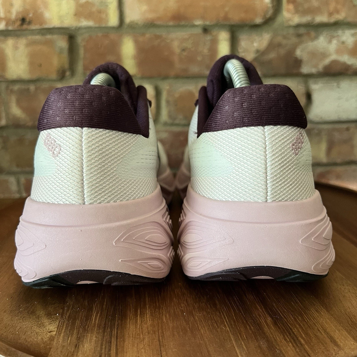 New Balance Fresh Foam X 880 v15 Womens 6.5 Pink White Running Shoes Sneakers