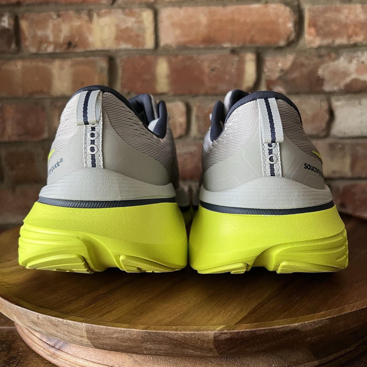 Saucony Guide 18 Stability Cushioned Gray Yellow Running Shoes Sneakers Mens 9.5