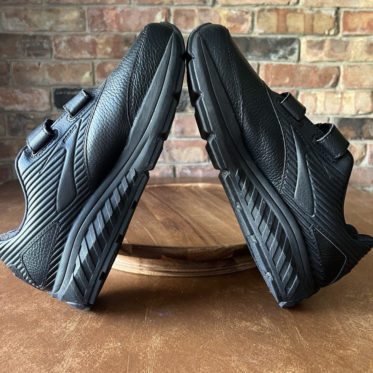 Brooks Addiction Walker 2 Women's 9 Black Leather Walking Sneaker Shoes