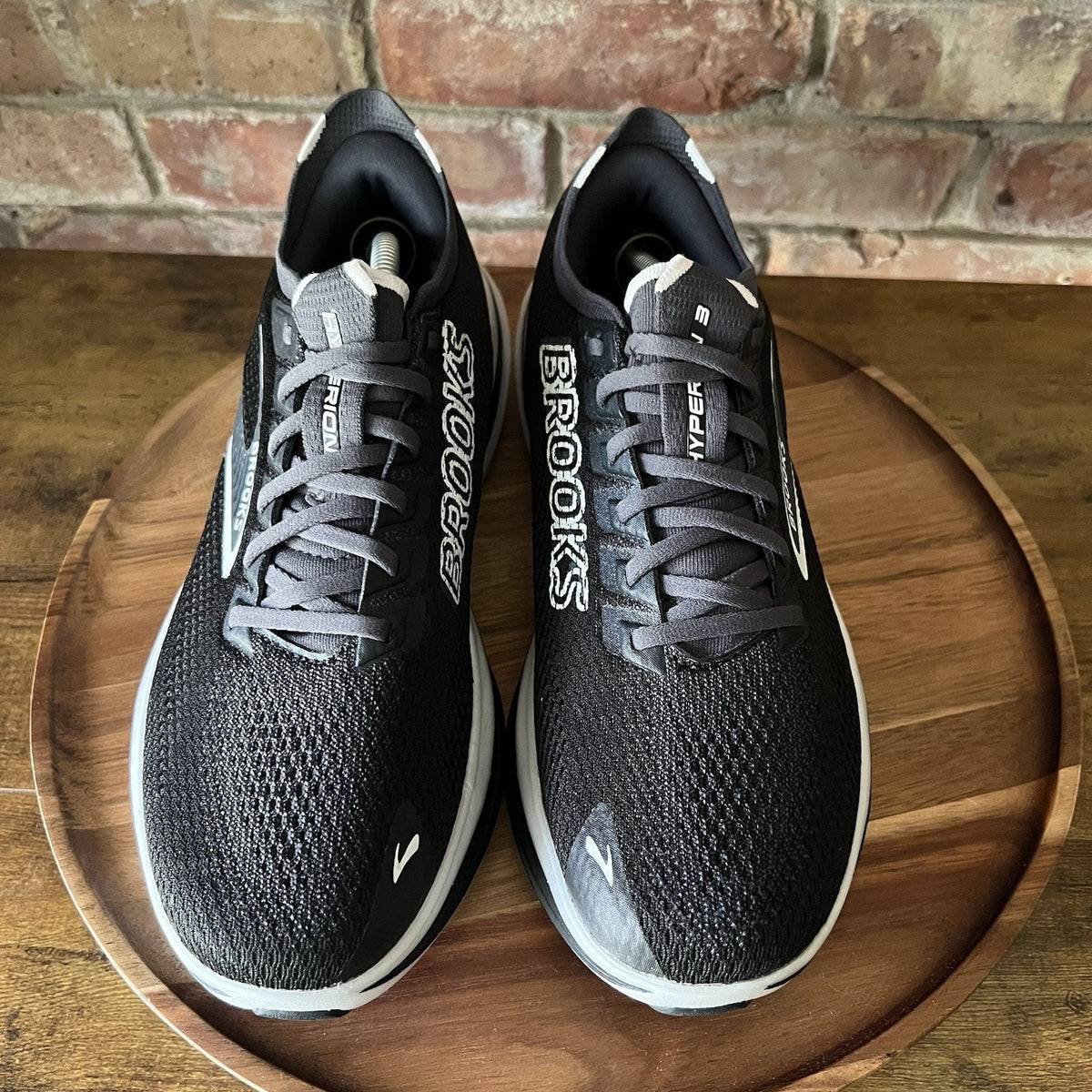 Brooks Hyperion 3 Women's 10 Black Balanced Cushioned Running Shoes Sneakers
