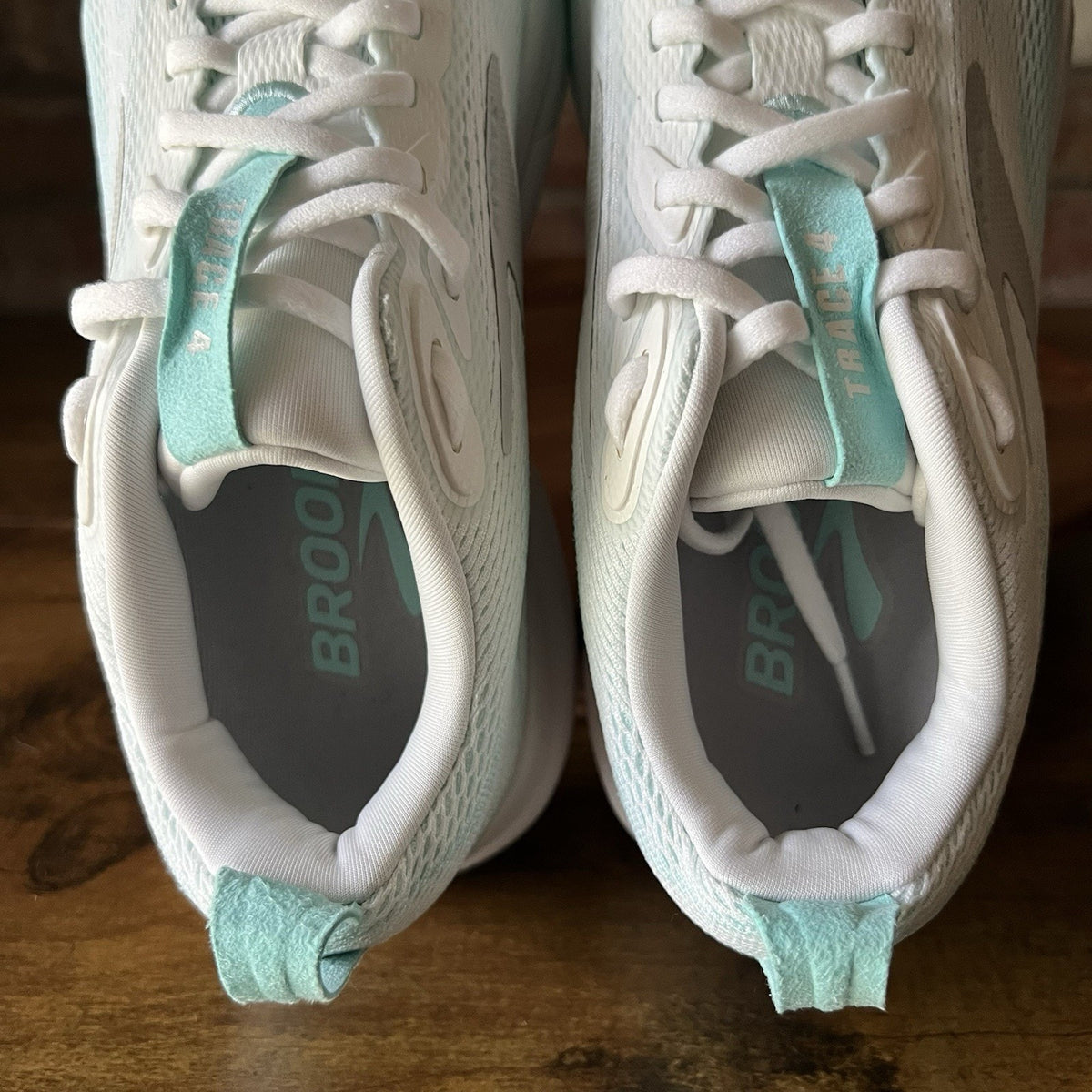 Brooks Trace 4 Bright White Aqua Neutral Cushion Trainer Running Women's 7 Shoe
