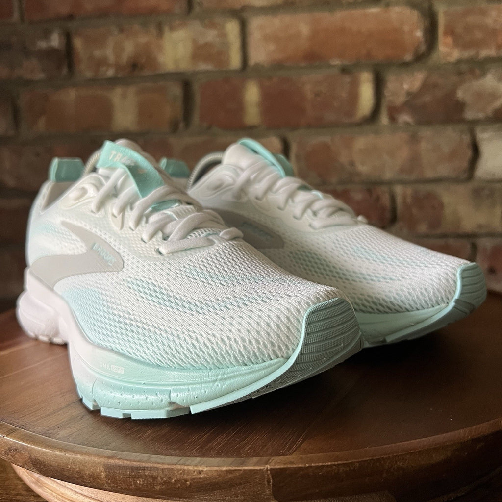 Brooks Trace 4 Bright White Aqua Neutral Cushion Trainer Running Women's 7 Shoe