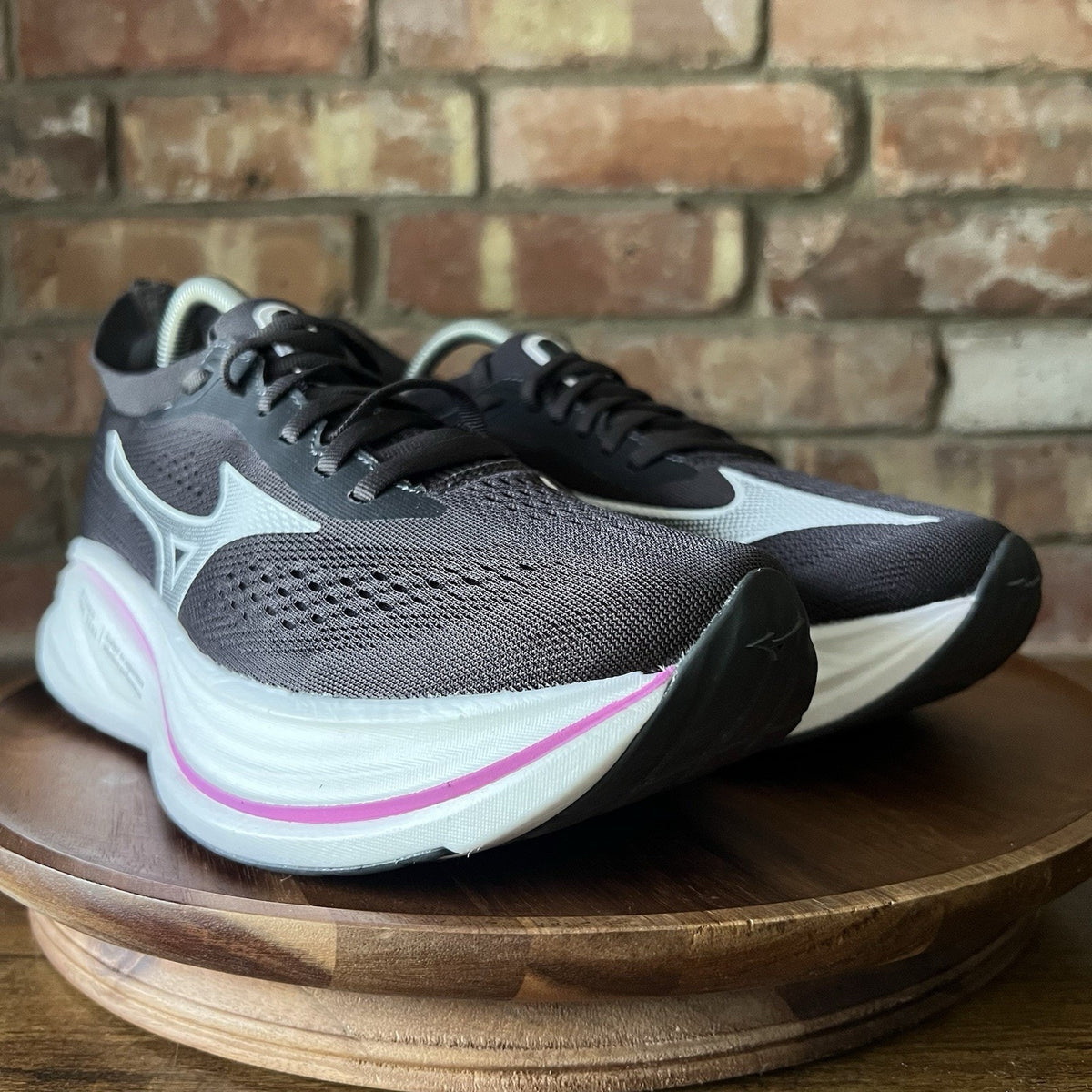 Mizuno Neo Zen Womens Size 10 Black Max Cushion Running Shoes Sneakers