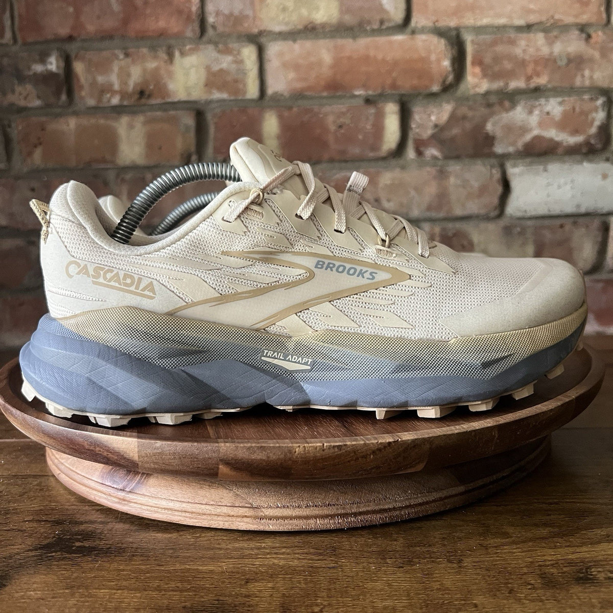 Brooks Cascadia 19 Tan Neural Balanced Cushion Trail Womens 8.5 Running Shoes