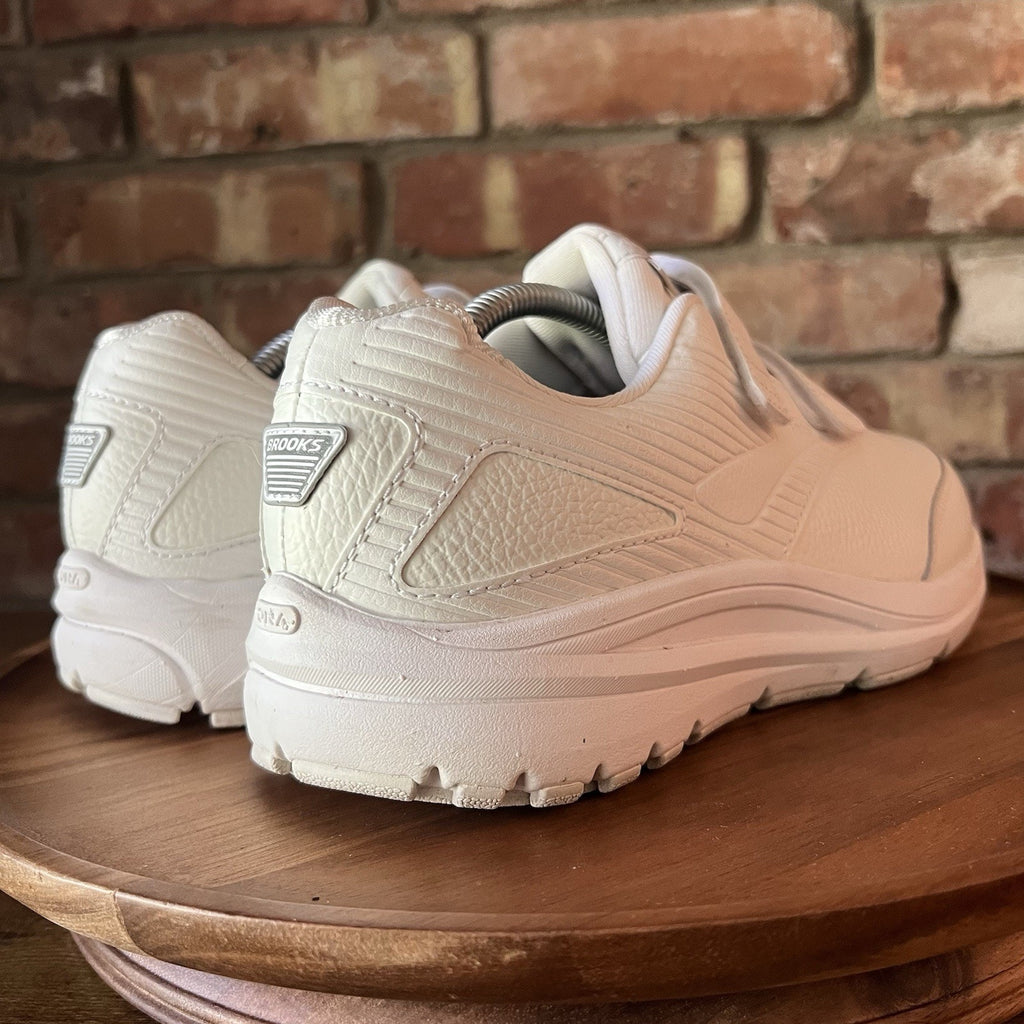 Brooks Addiction Walker 2 White Leather Sneakers Shoes Women’s 7.5 Wide 2E